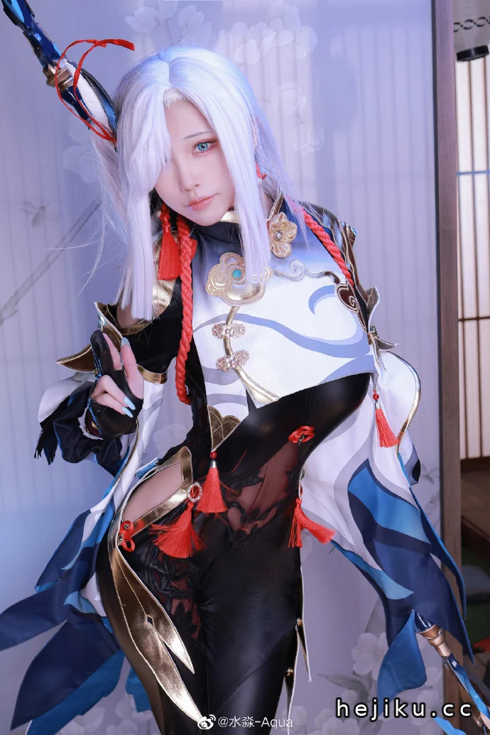水淼Aqua申鹤cosplay写真赏析，这个感觉怎么有点不大对劲啊