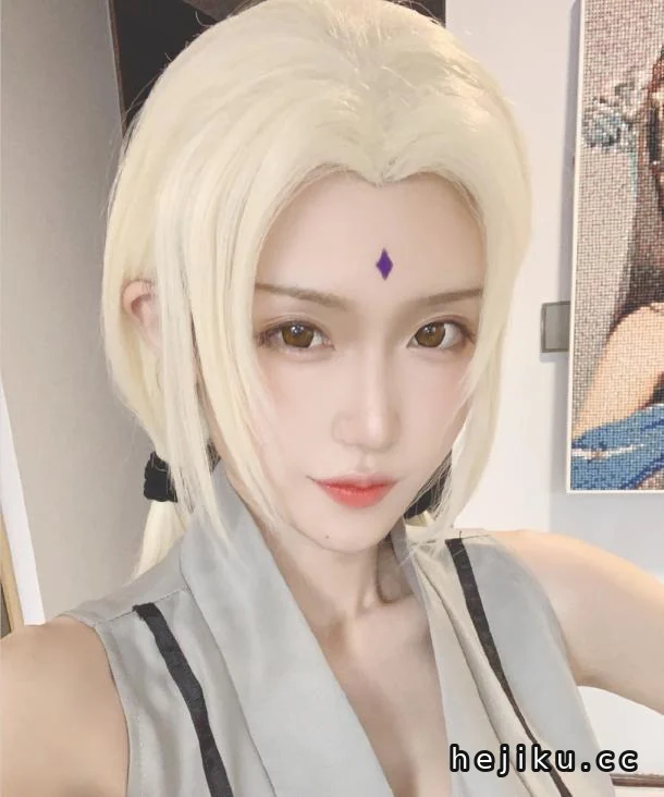 腐团儿cos写真合集赏析，她可不是只会后撤哟！