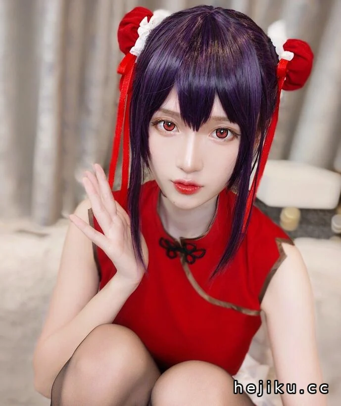 腐团儿cos写真合集赏析，她可不是只会后撤哟！
